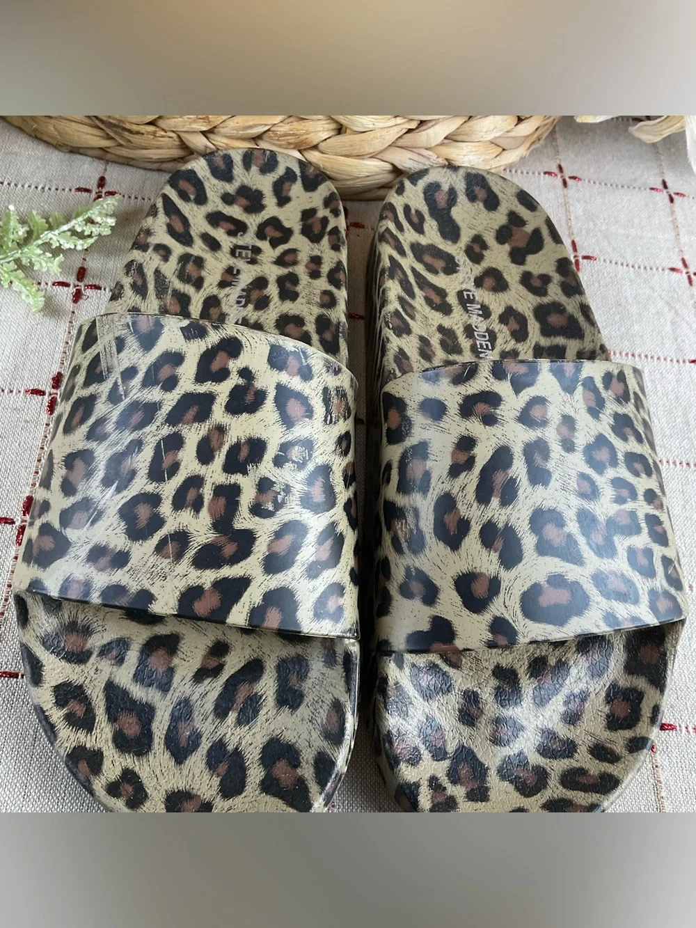 Steve Madden Sofi Leopard Print Slides Women’s Sz 6 PreLoved Sandals Pool Slides - Picture 8 of 8